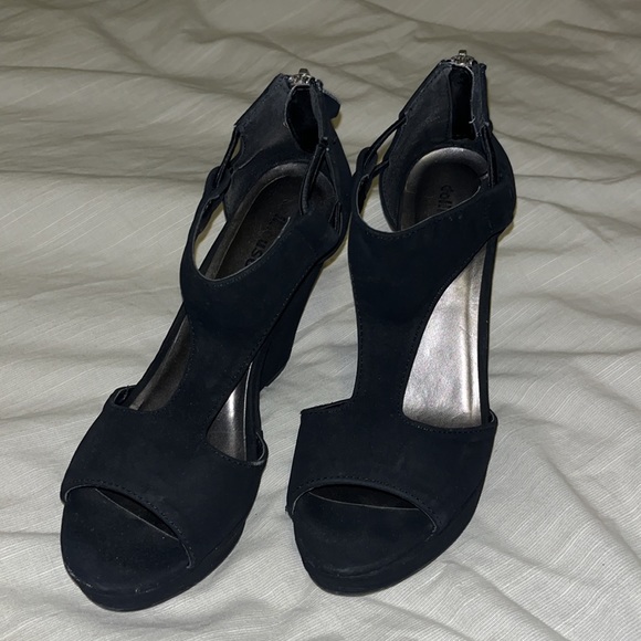 Black heels - Picture 2 of 2